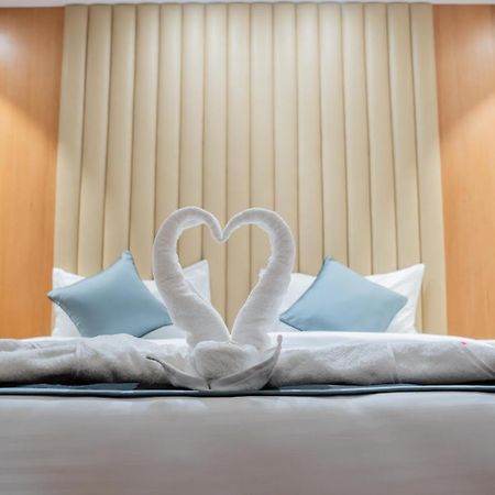Hotel Tulips Grand Hyderabad Eksteriør billede