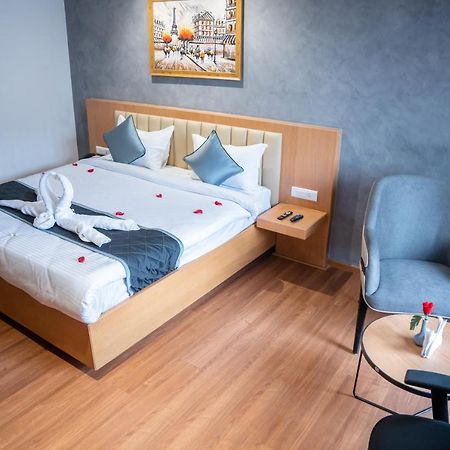 Hotel Tulips Grand Hyderabad Eksteriør billede
