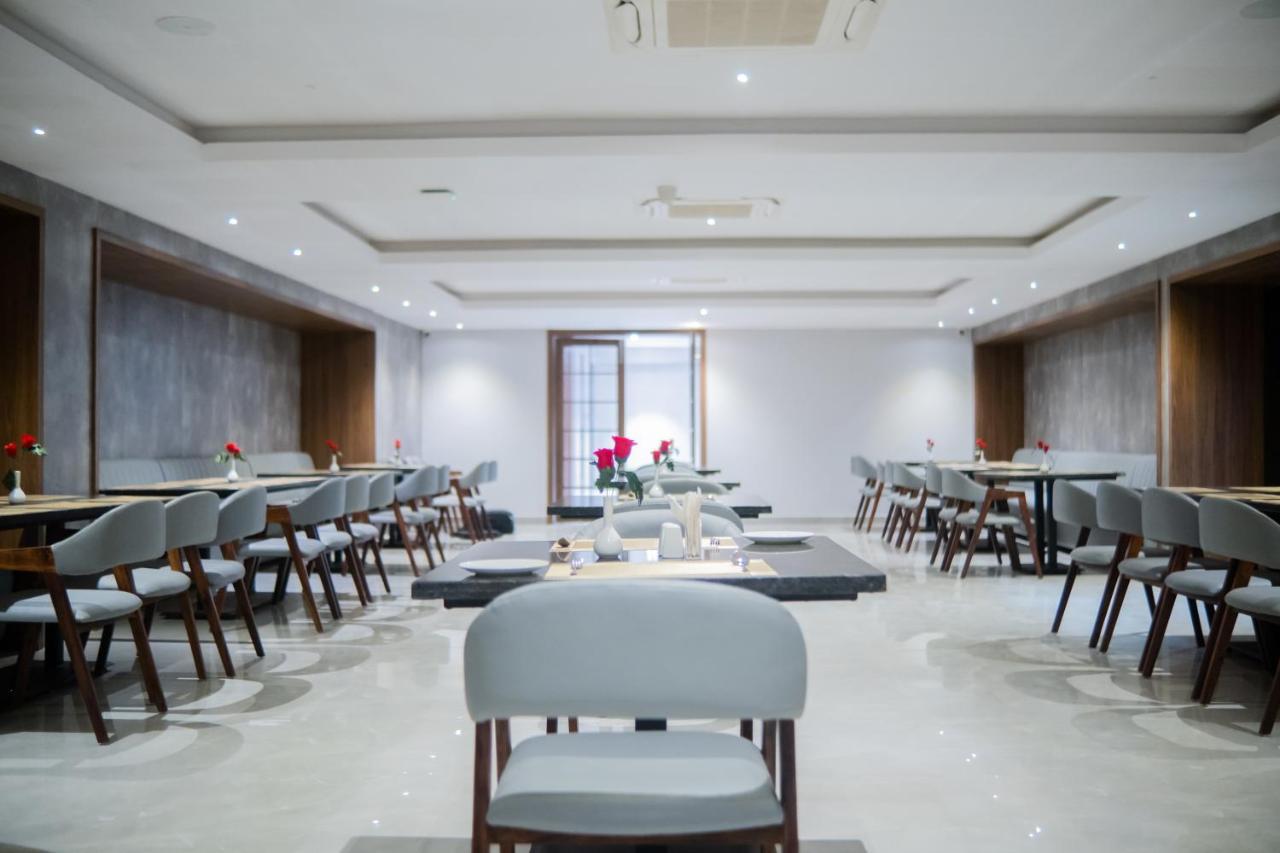 Hotel Tulips Grand Hyderabad Eksteriør billede