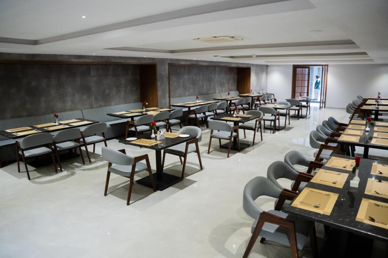 Hotel Tulips Grand Hyderabad Eksteriør billede