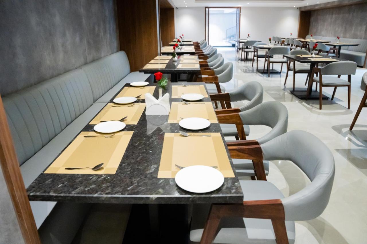 Hotel Tulips Grand Hyderabad Eksteriør billede