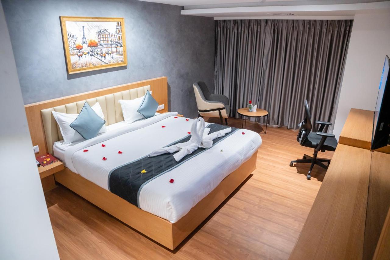 Hotel Tulips Grand Hyderabad Eksteriør billede