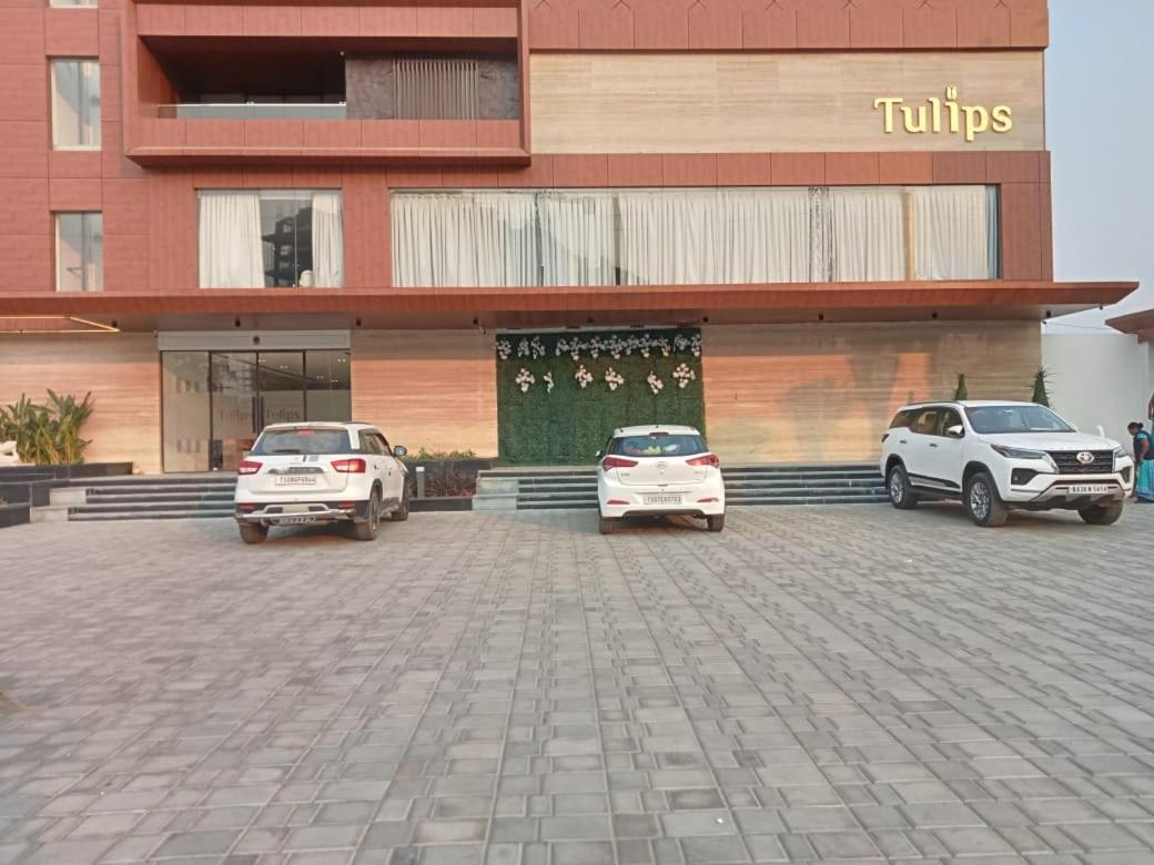 Hotel Tulips Grand Hyderabad Eksteriør billede