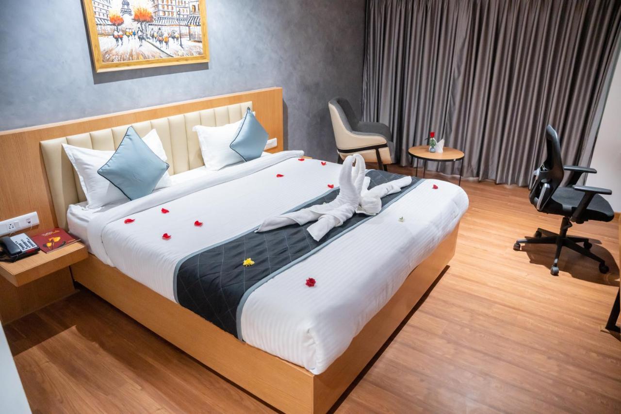 Hotel Tulips Grand Hyderabad Eksteriør billede