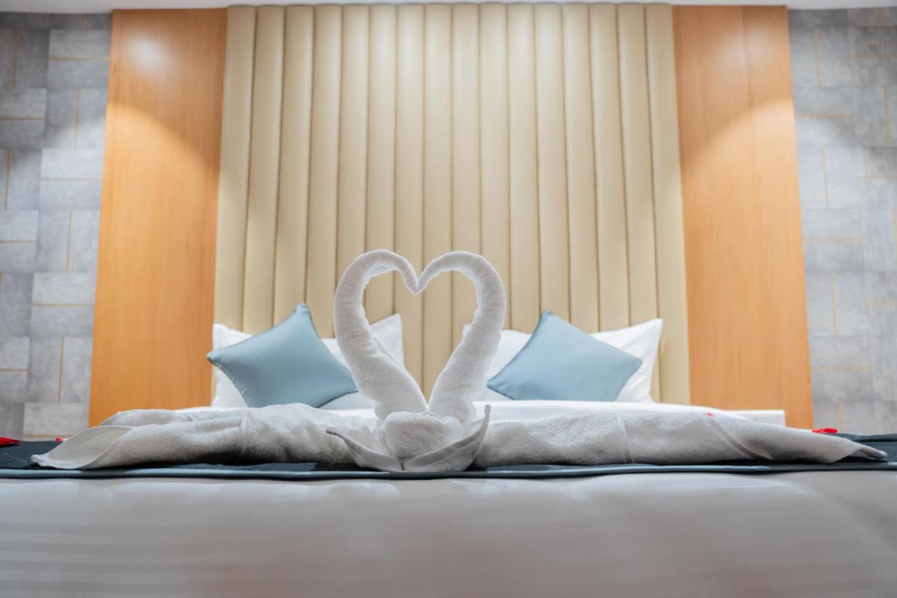 Hotel Tulips Grand Hyderabad Eksteriør billede