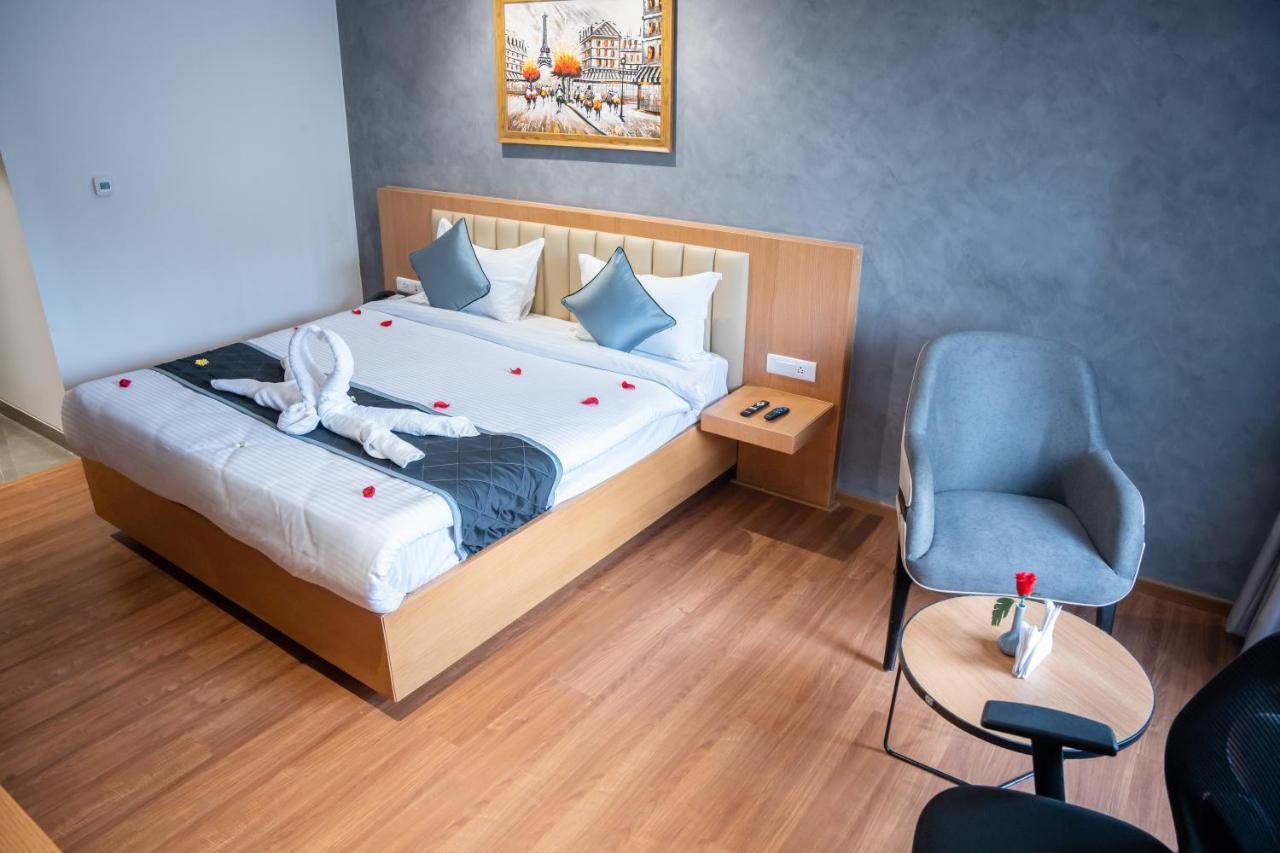 Hotel Tulips Grand Hyderabad Eksteriør billede
