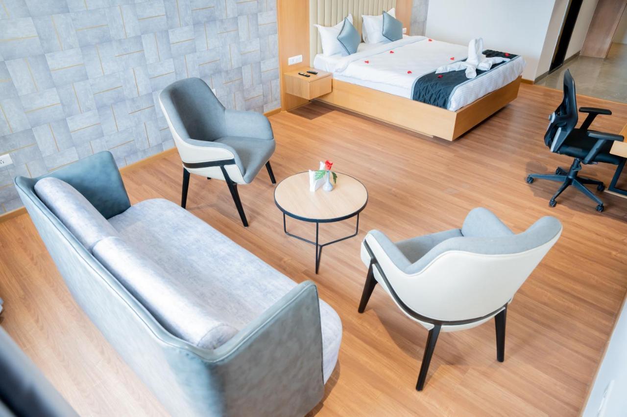 Hotel Tulips Grand Hyderabad Eksteriør billede