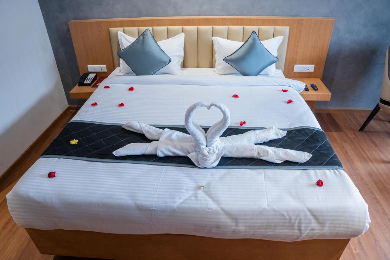 Hotel Tulips Grand Hyderabad Eksteriør billede