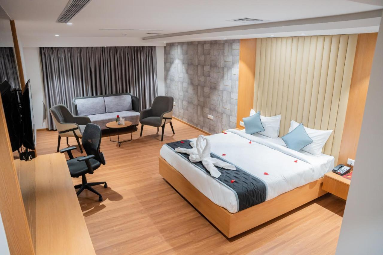 Hotel Tulips Grand Hyderabad Eksteriør billede