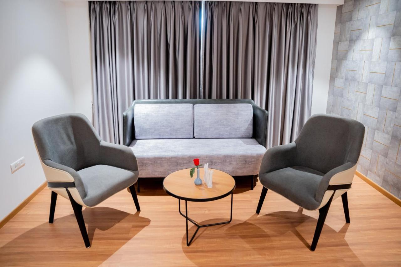 Hotel Tulips Grand Hyderabad Eksteriør billede