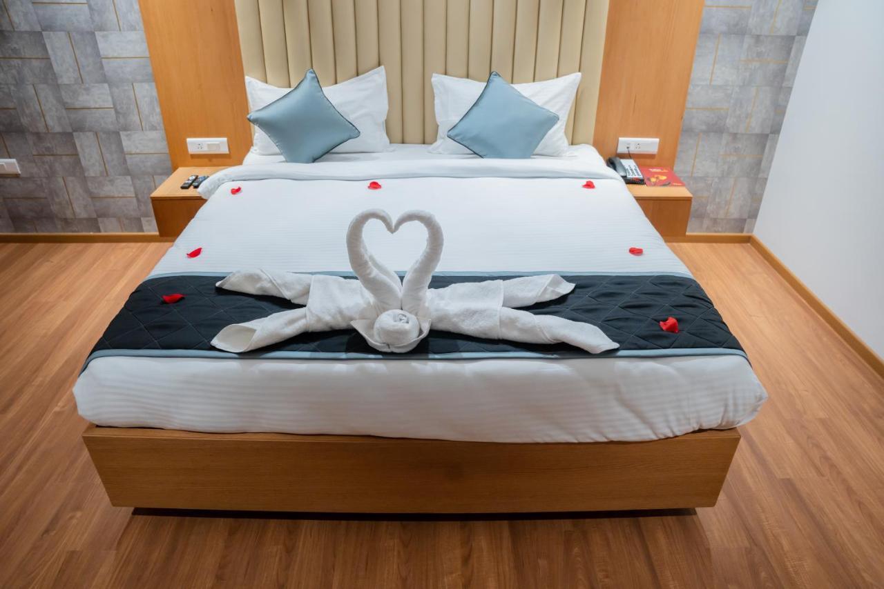 Hotel Tulips Grand Hyderabad Eksteriør billede