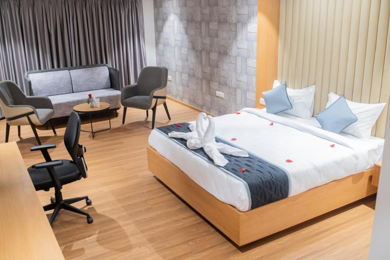 Hotel Tulips Grand Hyderabad Eksteriør billede